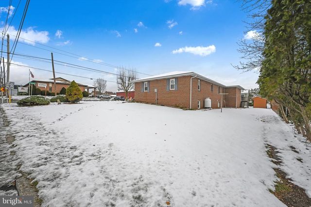 703 E CHESTNUT ST, Hegins, PA 17938