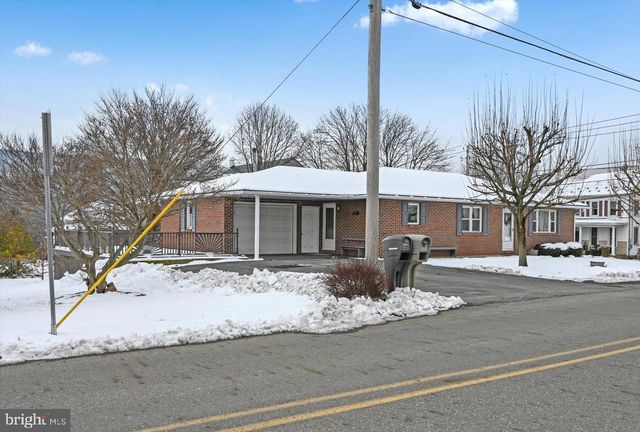 703 E CHESTNUT ST, Hegins, PA 17938