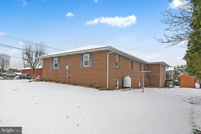 703 E CHESTNUT ST, Hegins, PA 17938