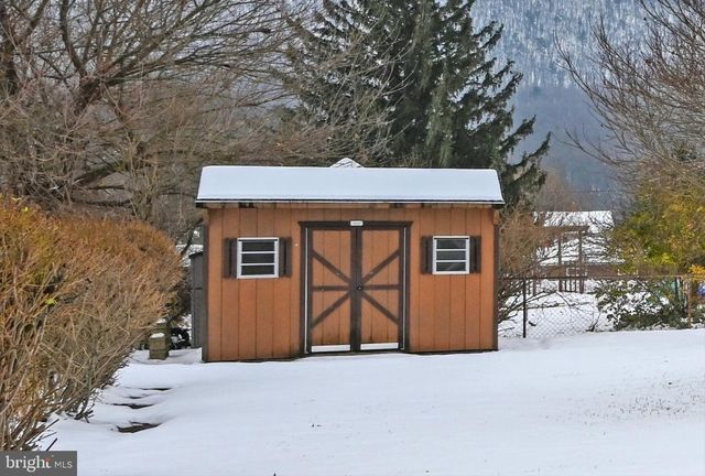 703 E CHESTNUT ST, Hegins, PA 17938