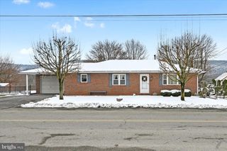 703 E CHESTNUT ST, Hegins, PA 17938