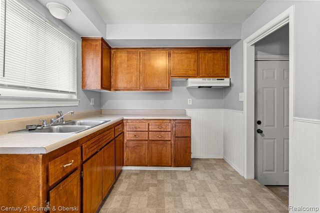 7140 Elm Street, Taylor, MI 48180