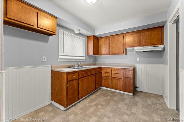 7140 Elm Street, Taylor, MI 48180