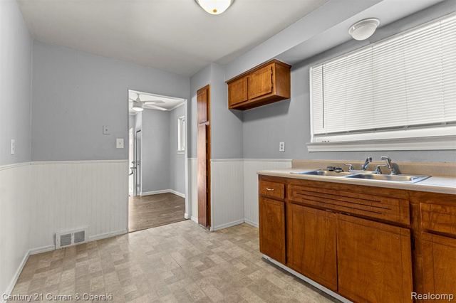 7140 Elm Street, Taylor, MI 48180