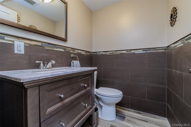 57 Island Parkway, Island Park, NY 11558