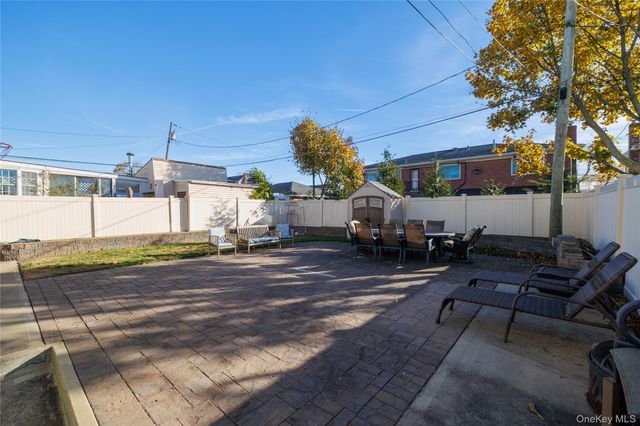 57 Island Parkway, Island Park, NY 11558