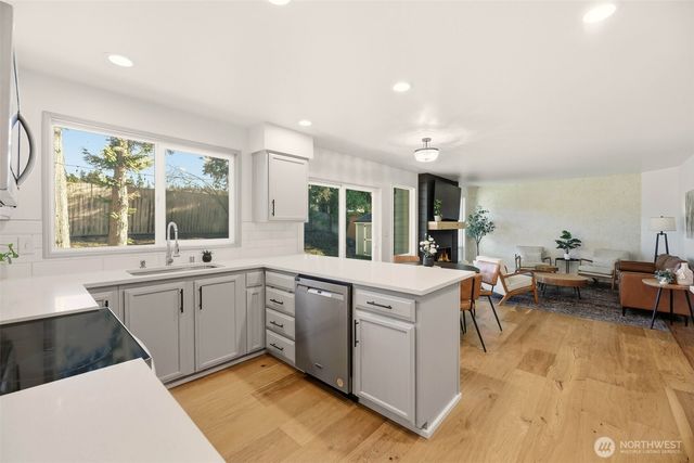 649 Washington Place SW, Mukilteo, WA 98275