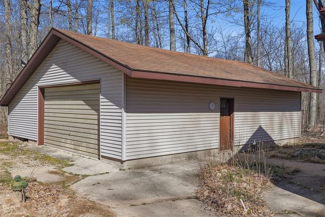 15359 N Clear Lake Drive, Big Rapids, MI 49307