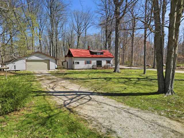 15359 N Clear Lake Drive, Big Rapids, MI 49307