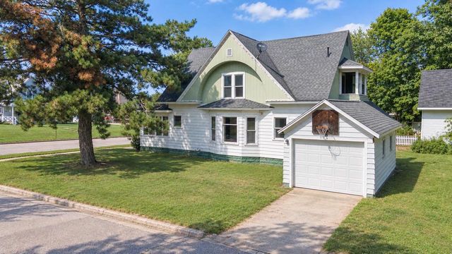 630 MILL STREET, Manawa, WI 54949