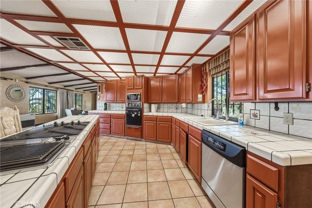 9196 Upper Lake Lucerne Rd, Upper Lake, CA 95485