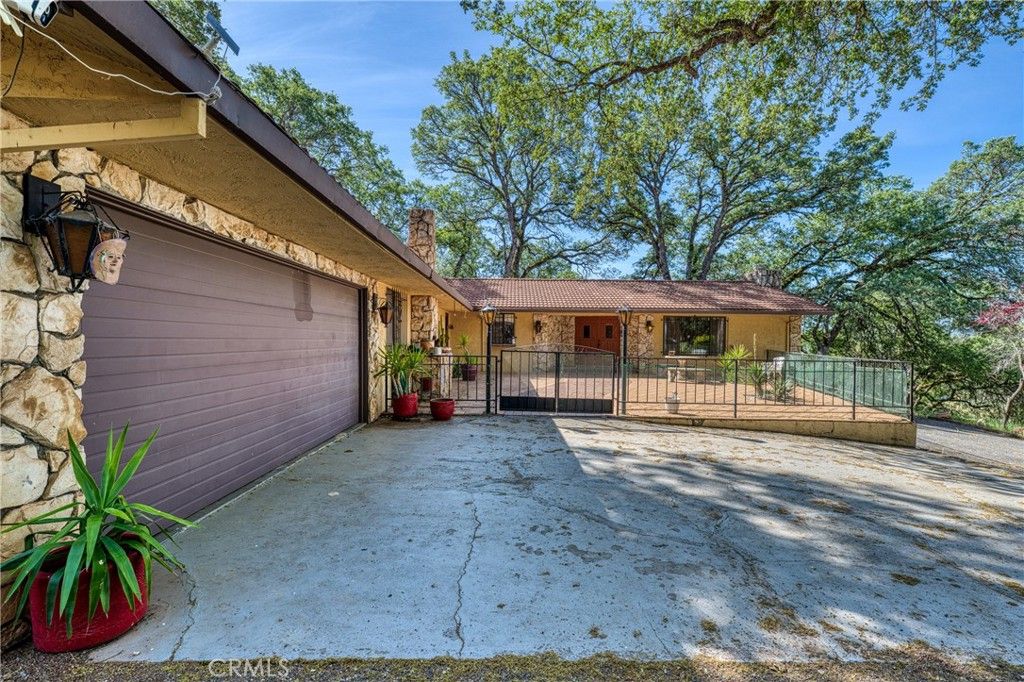 9196 Upper Lake Lucerne Rd, Upper Lake, CA 95485