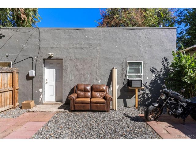 1558 Dallas St, Aurora, CO 80010