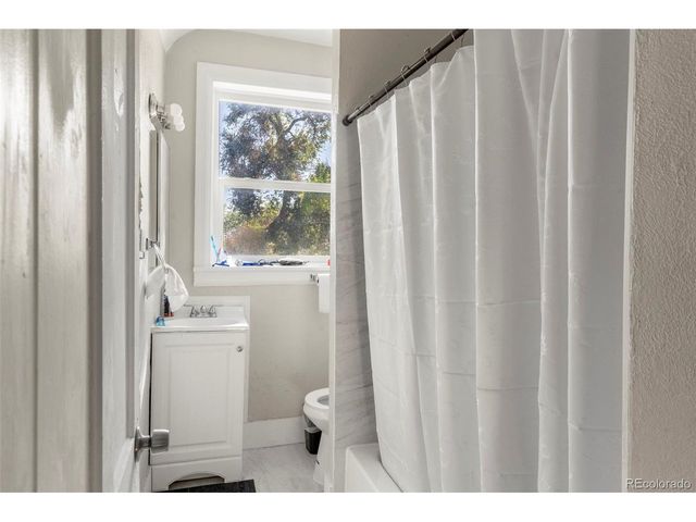 1558 Dallas St, Aurora, CO 80010