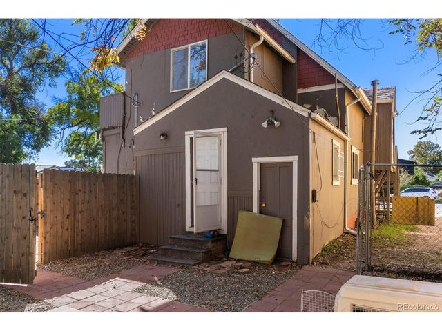 1558 Dallas St, Aurora, CO 80010