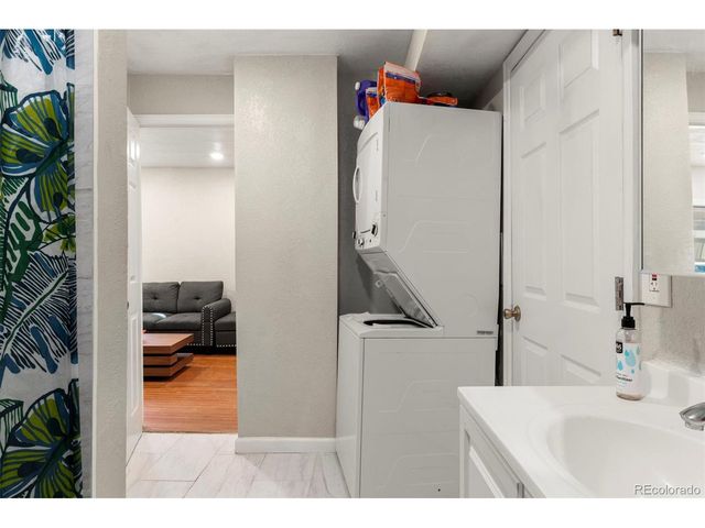 1558 Dallas St, Aurora, CO 80010