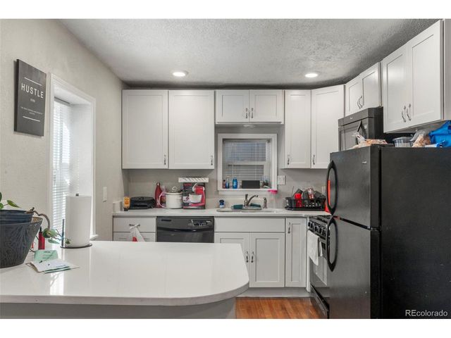 1558 Dallas St, Aurora, CO 80010