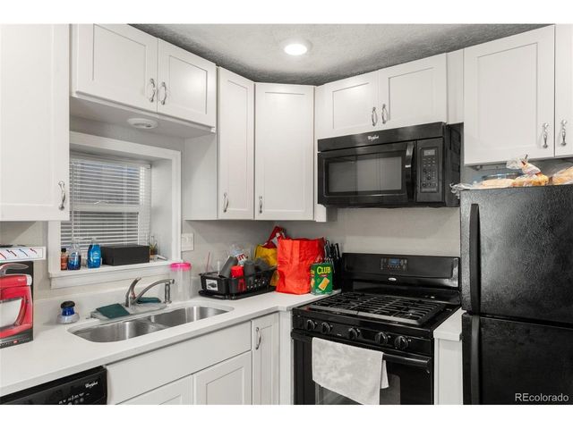 1558 Dallas St, Aurora, CO 80010