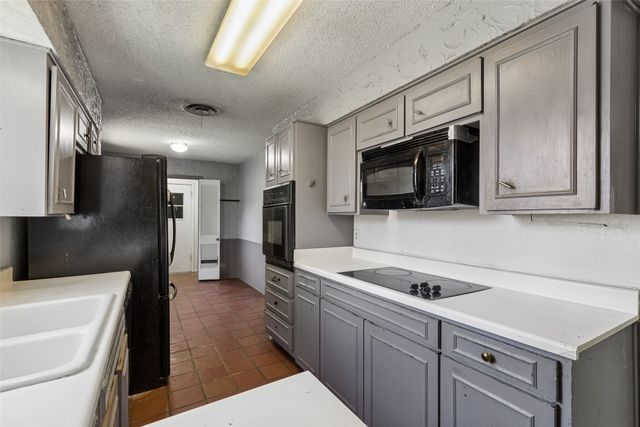 6153 Walla Avenue, Fort Worth, TX 76133