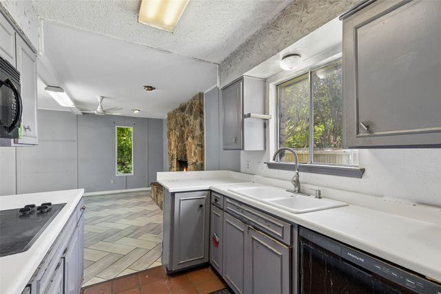 6153 Walla Avenue, Fort Worth, TX 76133