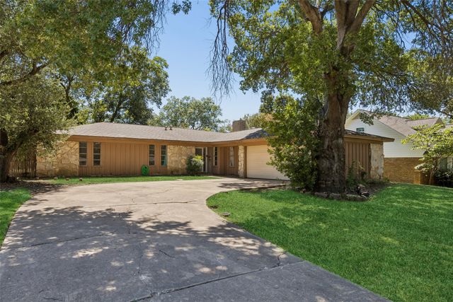 6153 Walla Avenue, Fort Worth, TX 76133