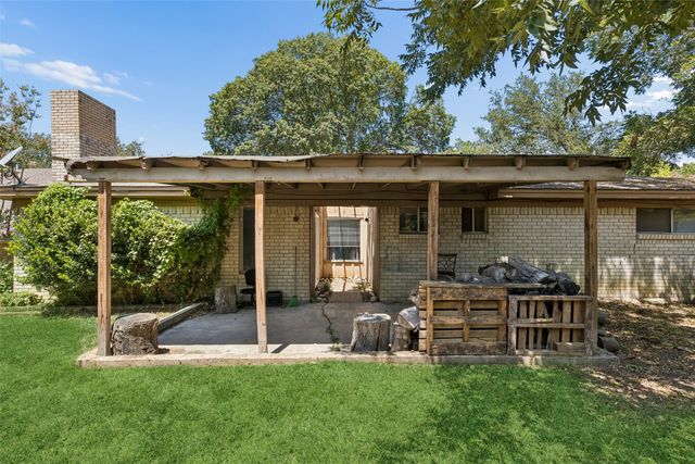 6153 Walla Avenue, Fort Worth, TX 76133