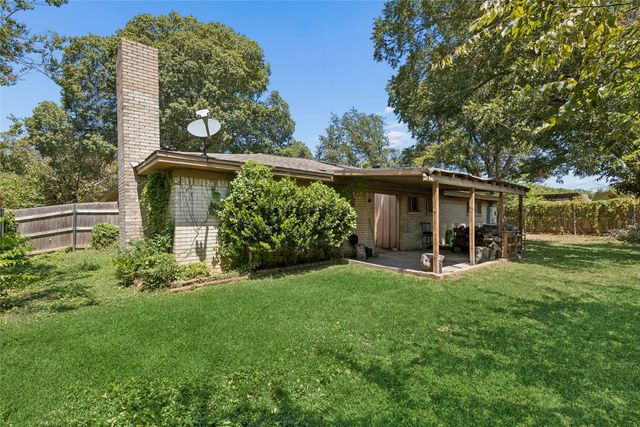 6153 Walla Avenue, Fort Worth, TX 76133