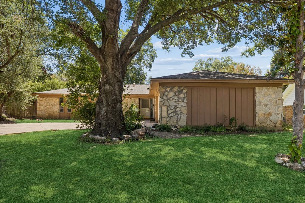 6153 Walla Avenue, Fort Worth, TX 76133