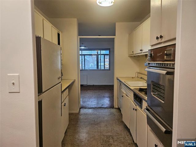 2185 Lemoine Avenue 3C, Fort Lee, NJ 07024
