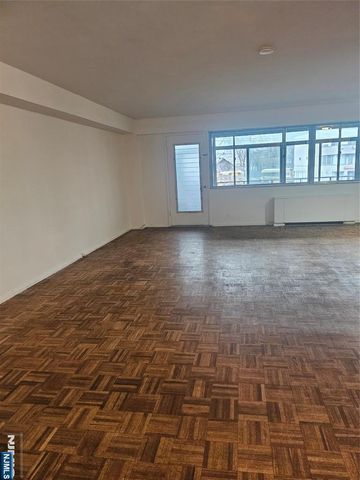 2185 Lemoine Avenue 3C, Fort Lee, NJ 07024