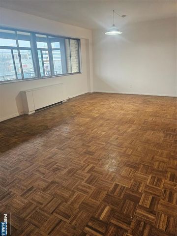 2185 Lemoine Avenue 3C, Fort Lee, NJ 07024