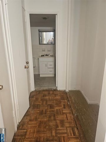 2185 Lemoine Avenue 3C, Fort Lee, NJ 07024