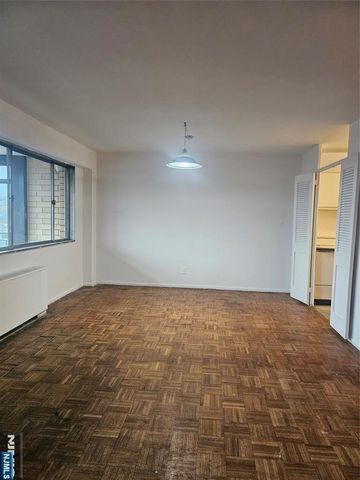 2185 Lemoine Avenue 3C, Fort Lee, NJ 07024