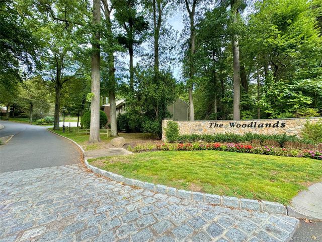 45 W Aspen Drive, Woodbury, NY 11797