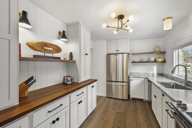 12 Red Cedar Trail, Madison, WI 53717