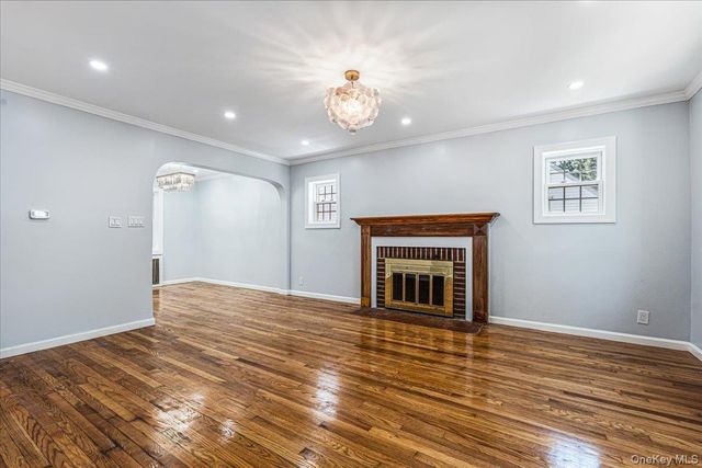 15 Astor Place, Valley Stream, NY 11581