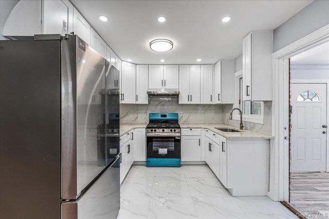 15 Astor Place, Valley Stream, NY 11581