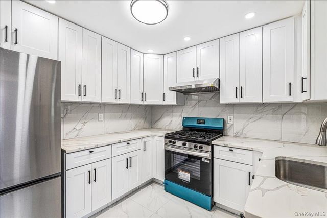 15 Astor Place, Valley Stream, NY 11581