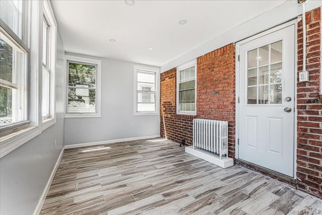 15 Astor Place, Valley Stream, NY 11581