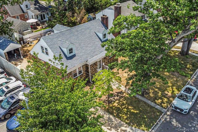 15 Astor Place, Valley Stream, NY 11581