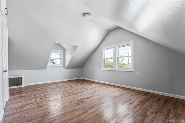 15 Astor Place, Valley Stream, NY 11581