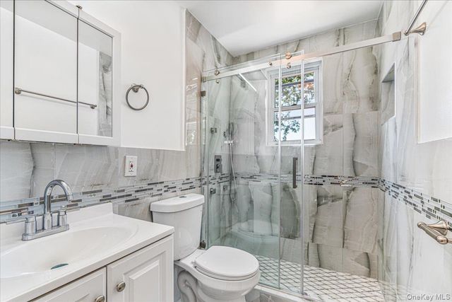 15 Astor Place, Valley Stream, NY 11581