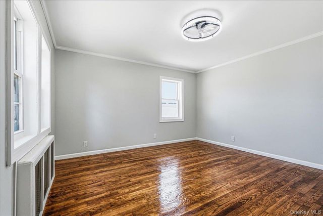 15 Astor Place, Valley Stream, NY 11581
