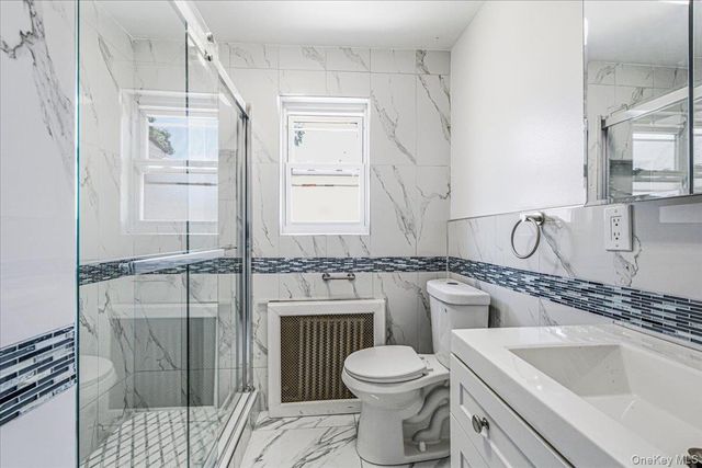 15 Astor Place, Valley Stream, NY 11581