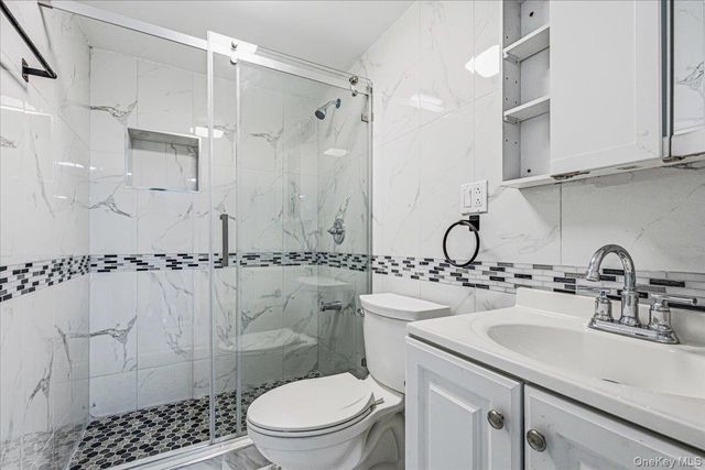 15 Astor Place, Valley Stream, NY 11581