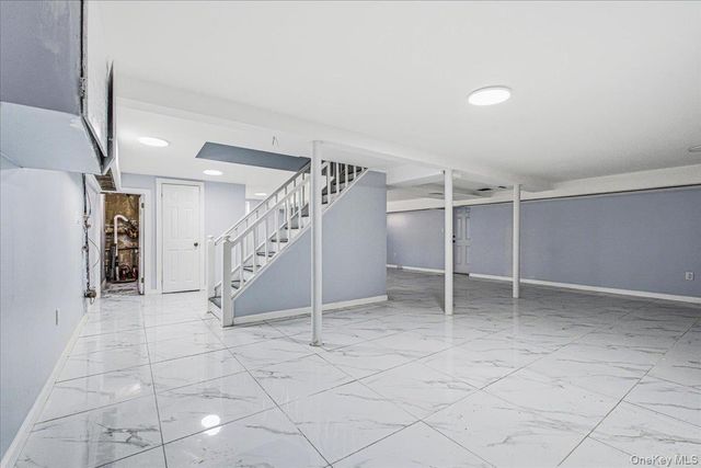 15 Astor Place, Valley Stream, NY 11581