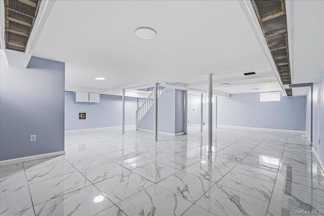 15 Astor Place, Valley Stream, NY 11581