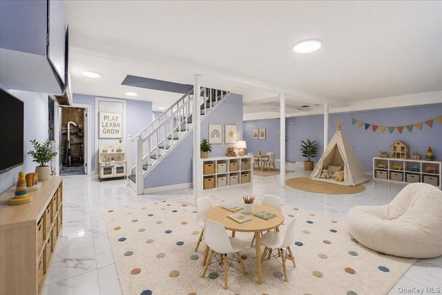 15 Astor Place, Valley Stream, NY 11581