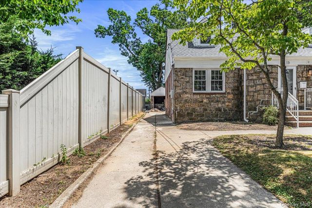 15 Astor Place, Valley Stream, NY 11581
