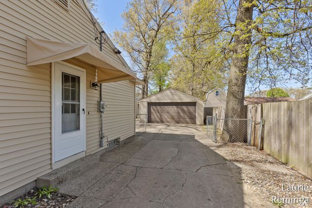 2203 Lacrosse Street, Wyoming, MI 49519